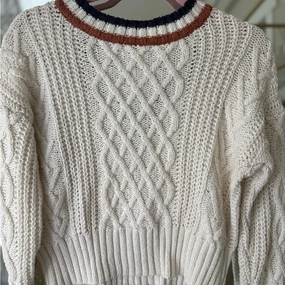 American Eagle Cream Cable Knit V-Neck Sweater | Size Small - Picture 6 of 7